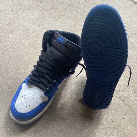 Athletic_Shoes